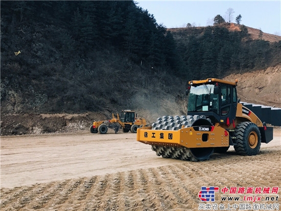 89年的小夥兒當老板，開著徐工車，把日子過成了詩！ 