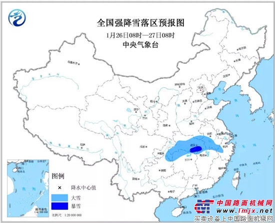 国机重工常林公司连夜出动数十台机械车辆参与道路清雪作业