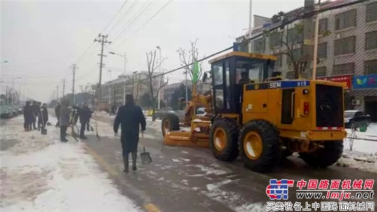 苍茫风雪中，山工有真情！