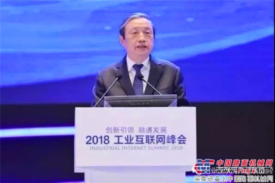 树根互联闪耀「2018工业互联网峰会」，最耀眼的那颗星