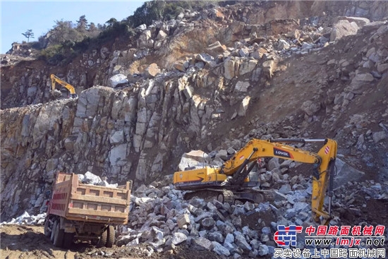 雷沃客户李汗军的致富之道