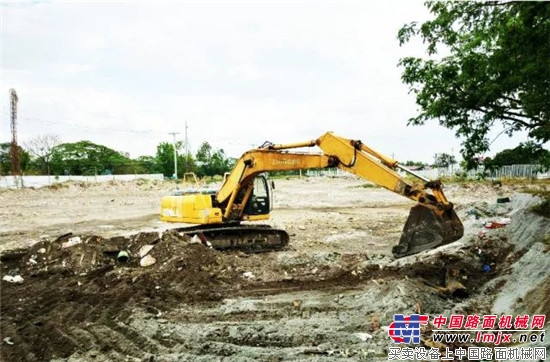 14000小时无大修依旧灵活！柳工CLG922D助力菲律宾克拉克机场酒店建设 