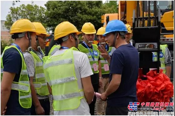 “賞新車、觀比賽、敘發展”徐工起重機刷屏四川吊裝圈