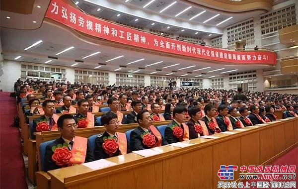 雷沃重工马晓莉同志荣获“山东省劳动模范”荣誉称号 