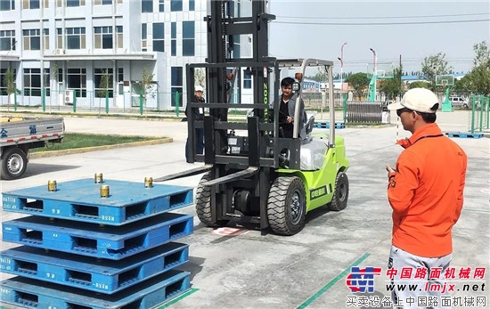 中聯重科叉車助力第三屆“安康杯”叉車操作技能大賽 